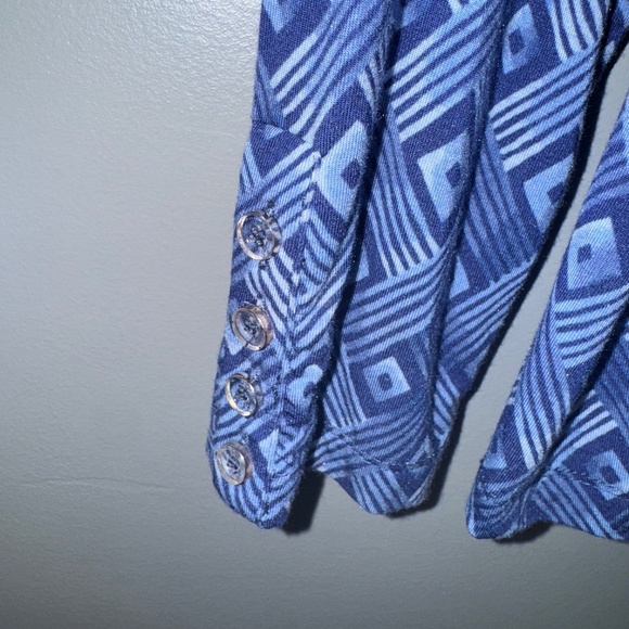 EUC J. McLaughlin Jana Long Sleeve Top in Blue Geometric Print Size Large - Picture 3 of 7